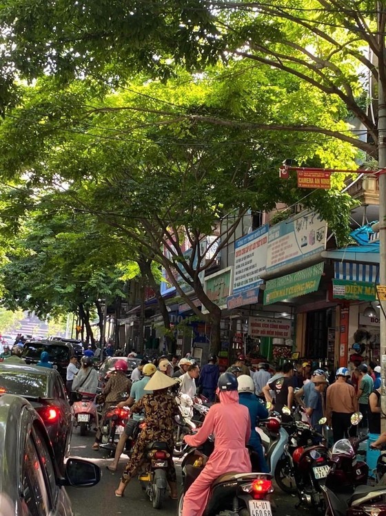 Many people rush to local electronics stores to purchase generators, charger fans, ice coolers, and other related items. Many people rush to local electronics stores to purchase generators, charger fans, ice coolers, and other related items.