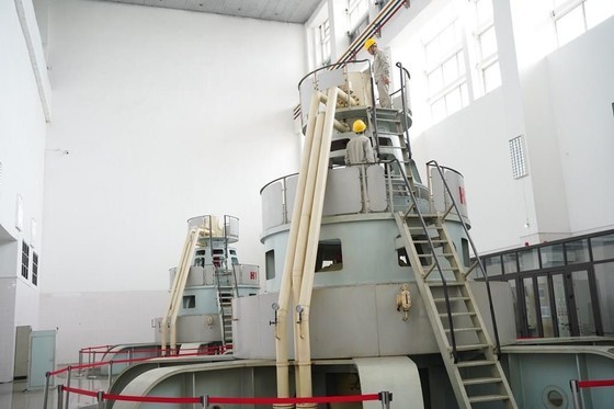 Due to the water level dropping below the dead water level, the Thac Ba Hydroelectric Plant has had to halt the operation of two power generation units.