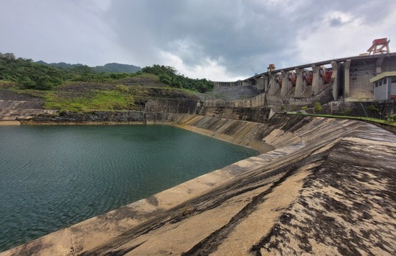 The Tuyen Quang Hydroelectric Reservoir is only 0.91 meters above the dead water level as of the morning of June 8.