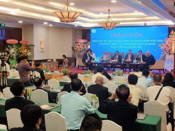 Overseas Vietnamese businesses and domestic enterprises discuss ways to elevate the quality of Vietnamese products.