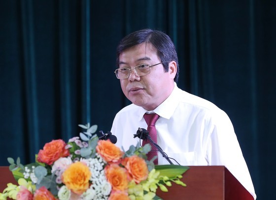 Mr. Tang Huu Phong, Editor-in-Chief of Sai Gon Giai Phong Newspaper, speaks at the event. Mr. Tang Huu Phong, Editor-in-Chief of Sai Gon Giai Phong Newspaper, speaks at the event.