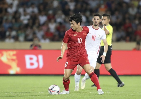 Cong Phuong has the first match under the new coaching staff. Cong Phuong has the first match under the new coaching staff.