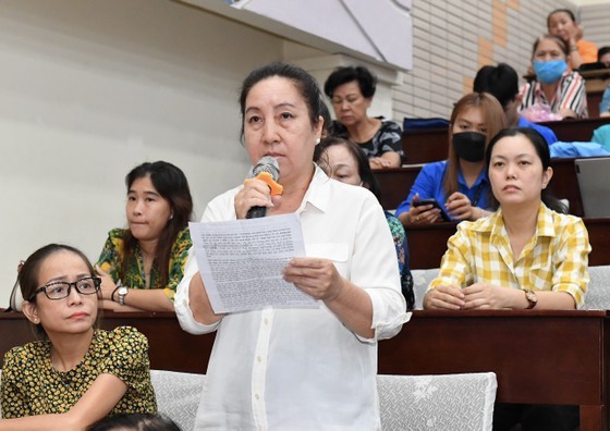 A voter in District 4 speaks at the meeting.