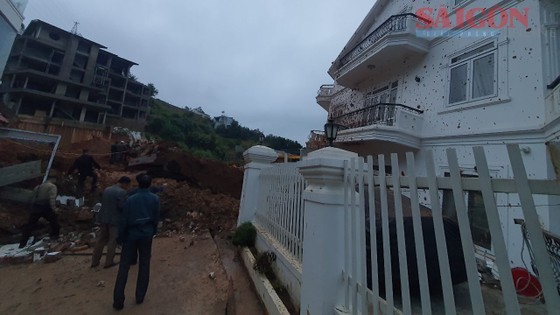 Authorities carry out rescue efforts since early morning. Authorities carry out rescue efforts since early morning.