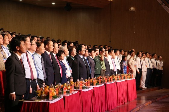 Prime Minister Pham Minh Chinh and the delegates attend the flag-raising ceremony. Prime Minister Pham Minh Chinh and the delegates attend the flag-raising ceremony.