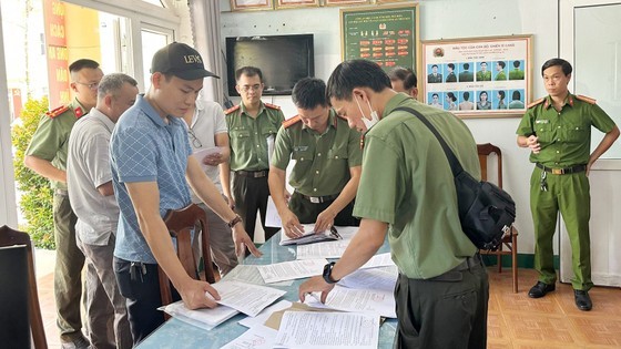 The Police Department of Quang Nam Province has successfully dismantled the largest online loan-sharking network to date. (Photo courtesy of Quang Nam Provincial Police) The Police Department of Quang Nam Province has successfully dismantled the largest online loan-sharking network to date. (Photo courtesy of Quang Nam Provincial Police)