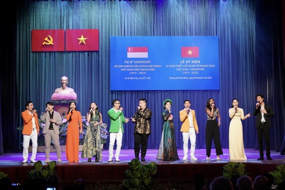 An artistic performance jointly presented by artists from both countries at the ceremony An artistic performance jointly presented by artists from both countries at the ceremony