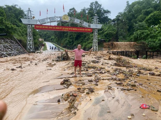 Flooding continues to occur in Muong La, Son La on August 11. Flooding continues to occur in Muong La, Son La on August 11.