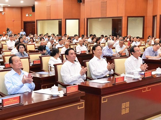 Delegates at the meeting on implementing Resolution 98 of the National Assembly organized by HCMC Party Committee on the afternoon of July 15. Delegates at the meeting on implementing Resolution 98 of the National Assembly organized by HCMC Party Committee on the afternoon of July 15.