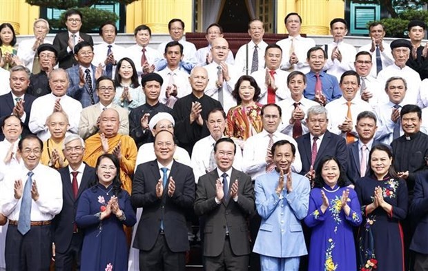 State President Vo Van Thuong and outstanding dignitaries and officials of religions, ethnic minorities, intellectuals and individuals of Ho Chi Minh City (Photo: VNA)