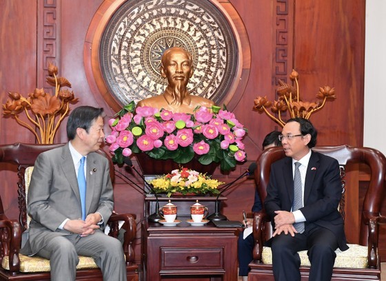 Mr. Nguyen Van Nen, Secretary of Ho Chi Minh City Party Committee, receives Mr. Natsuo Yamaguchi, President of the Japanese Komeito Party