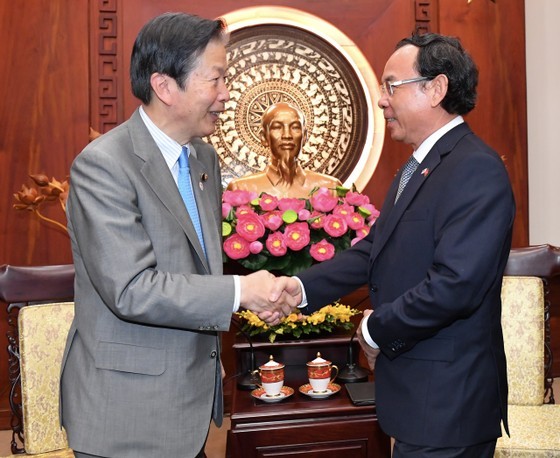 Mr. Nguyen Van Nen, Secretary of Ho Chi Minh City Party Committee, receives Mr. Natsuo Yamaguchi, President of the Japanese Komeito Party