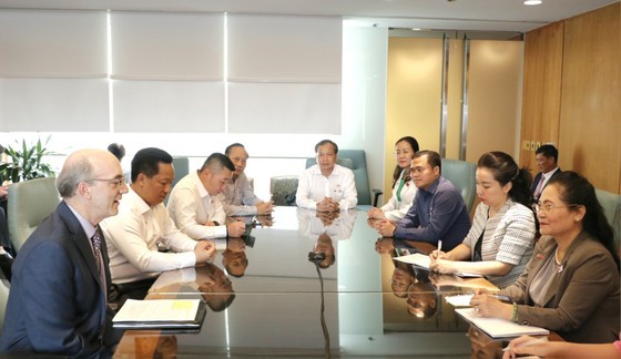 The HCMC delegation visits the Smithsonian Institution. The HCMC delegation visits the Smithsonian Institution.