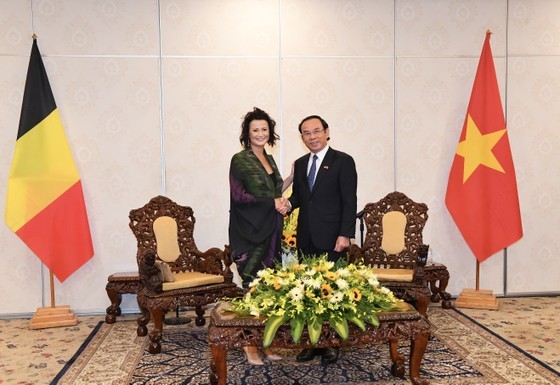 Mr. Nguyen Van Nen, Politburo Member and Secretary of the HCMC Party Committee, hosts Ms. Stephanie D'Hose, President of the Belgian Senate. Mr. Nguyen Van Nen, Politburo Member and Secretary of the HCMC Party Committee, hosts Ms. Stephanie D'Hose, President of the Belgian Senate.