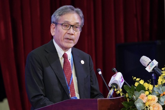 Mr. Yasuo Takahashi delivers a speech at the HEF 2023.