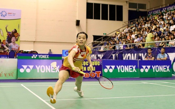 Nguyen Thuy Linh's good stretching ability gives her the proactive advantage. Nguyen Thuy Linh's good stretching ability gives her the proactive advantage.