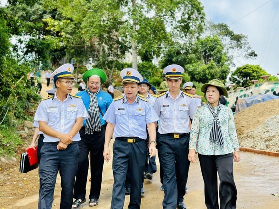The delegation walks for around 3 kilometers to reach the Radar Station 595. The delegation walks for around 3 kilometers to reach the Radar Station 595.