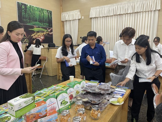 High-tech agricultural products are displayed at the seminar. High-tech agricultural products are displayed at the seminar.