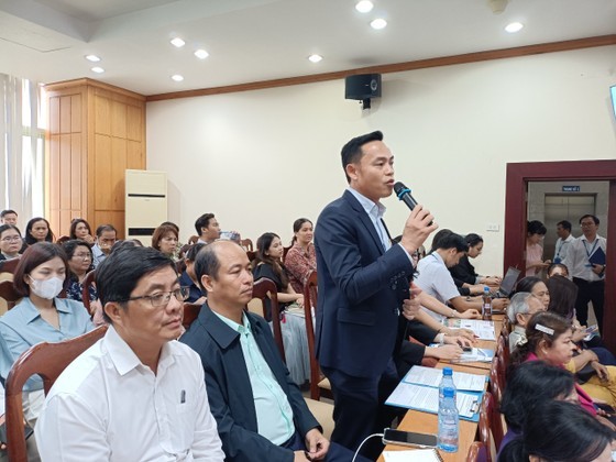 Chairman of Viet My Education Group JSC proposes ideas at the dialogue. Chairman of Viet My Education Group JSC proposes ideas at the dialogue.