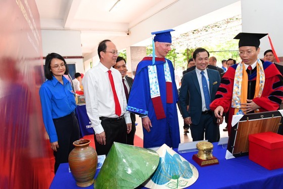 Associate Professor - Dr. Mai Thanh Phong, Rector of HCMUT, introduces items in the Vietnamese Bookcase.