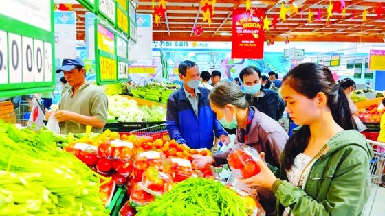 Customers buy vegetables at Co.opmart supermarket in HCMC. Customers buy vegetables at Co.opmart supermarket in HCMC.