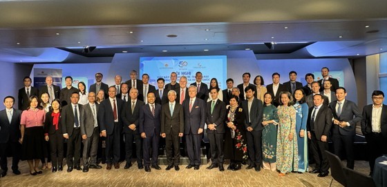 Vice Chairman of HCMC People&apos;s Committee Vo Van Hoan and delegates at the conference