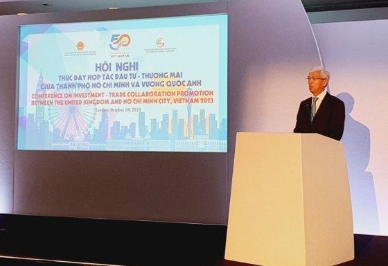 Mr. Vo Van Hoan, Vice Chairman of the People&apos;s Committee of HCMC, speaks at the conference.