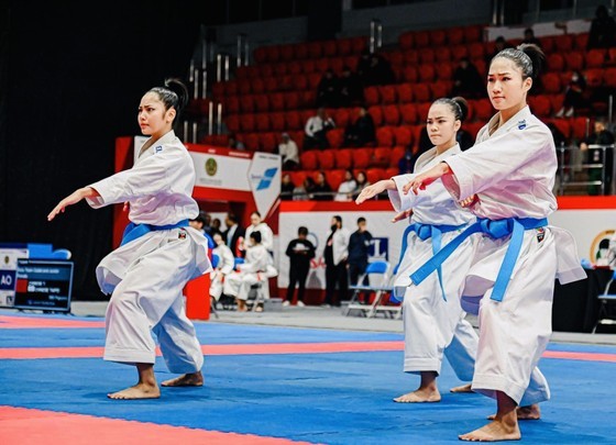 Vietnamese karate athletes win a gold medal in the cadet female team kata (performance) event. Vietnamese karate athletes win a gold medal in the cadet female team kata (performance) event.