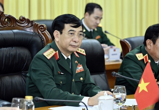 Defense Minister General Phan Van Giang speaks at the meeting. (Photo: SGGP) Defense Minister General Phan Van Giang speaks at the meeting. (Photo: SGGP)