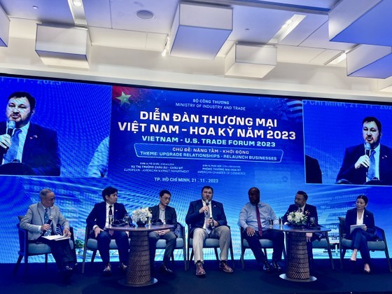 Mr. Daniel Nguyen, Vice Chairman of the House Committee on Economic Development and Small Business and a Member of the Semiconductor Committee in the Oregon House of Representatives, speaks at the forum.