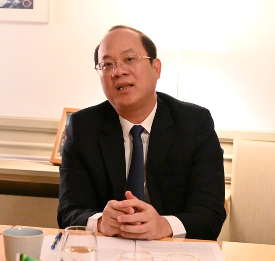 Mr. Nguyen Ho Hai, Deputy Secretary of the HCMC Party Committee, speaks at the meeting. Mr. Nguyen Ho Hai, Deputy Secretary of the HCMC Party Committee, speaks at the meeting.