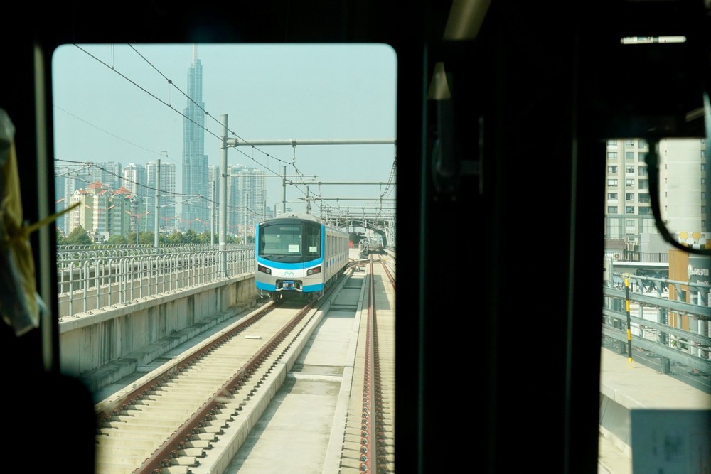 The Metro Line No.1 as seen from inside the metro train z5125961330079-4ca70d02a66ca3861f9f2add8eba7f33-4894jpg-1496.jpg
