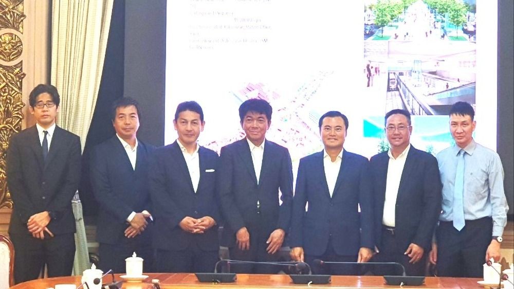 Mr. Bui Xuan Cuong (3rd from the right), Vice Chairman of the HCMC People's Committee, meets leaders of Nikken Sekkei Company. cuong-1-8536-1421jpg-9621.jpg