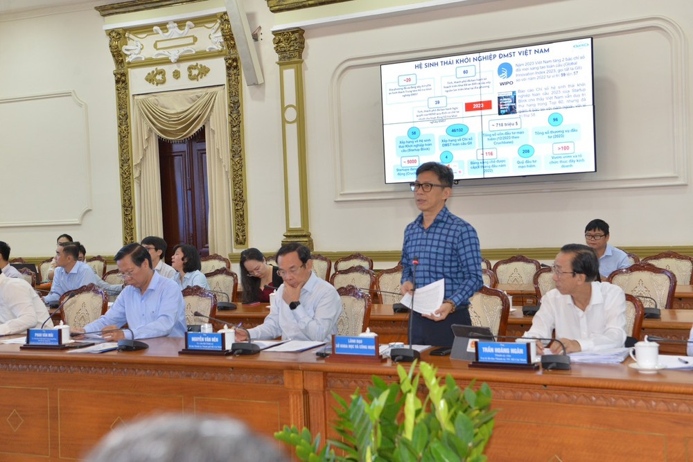 Mr. Nguyen Viet Dung, Director of the HCMC Department of Science and Technology, speaks at the meeting. 17eb1e9514eabbb4e2fb-4688.jpg.jpg