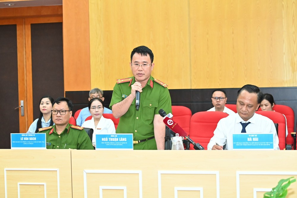 Mr. Ngo Thuan Lang, Deputy Head of the Economic Police Division of the HCMC Police Department, speaks at the seminar. 16-1132.jpg.jpg