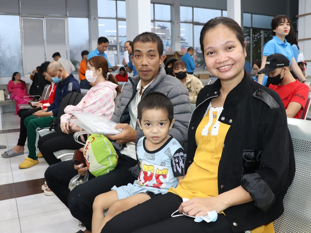 Tran Thi Ha's family returns home for Tet on the "Union Train – Spring 2025" on January 20. img-0446-3252-8226.jpg.jpg