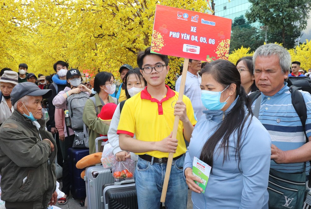 Many disabled workers return home on the "Spring Journey." img-0558-9052-3448.jpg.jpg