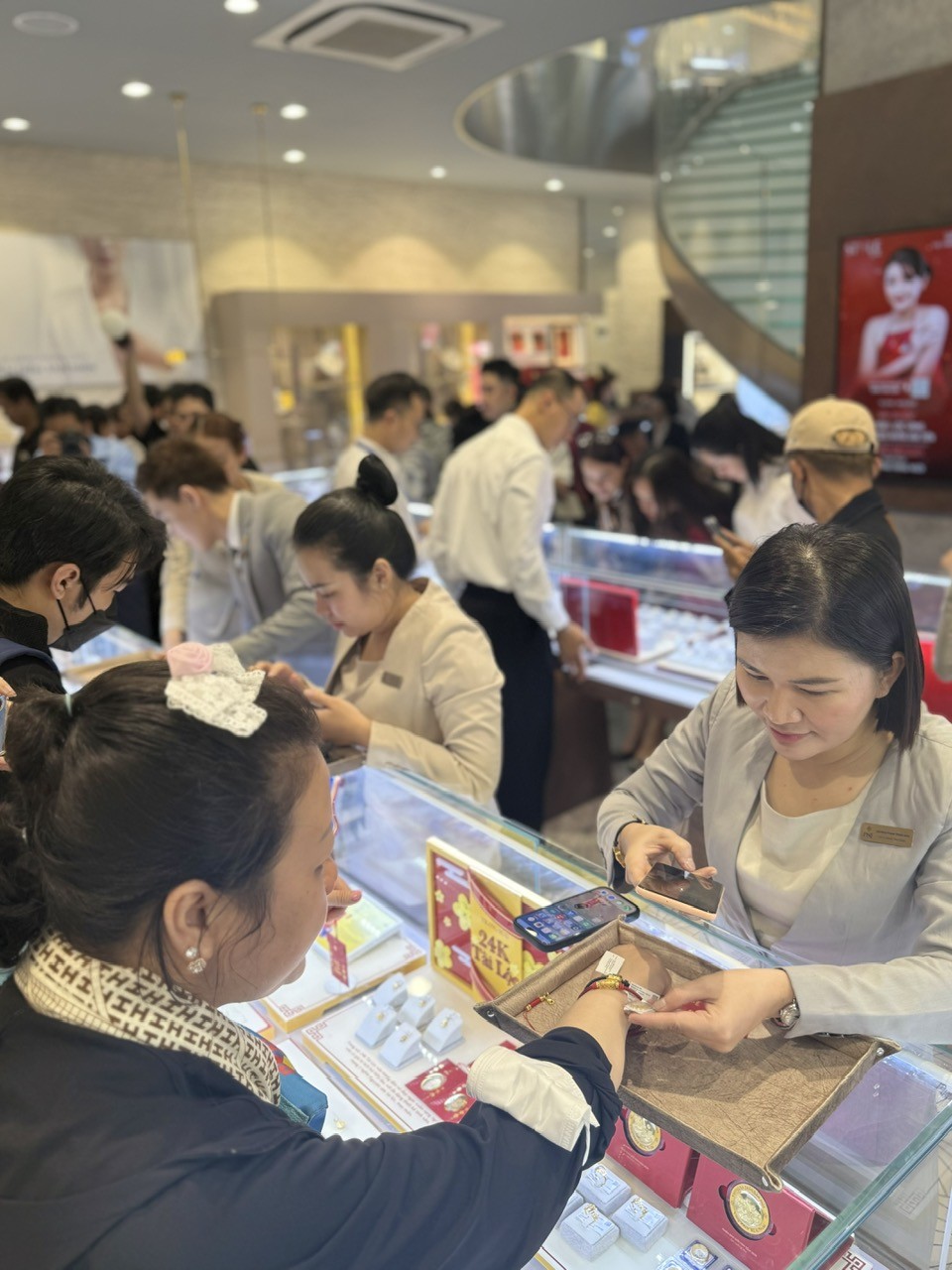 ruby-trinh-6663-6671-6449-152.jpg.jfif