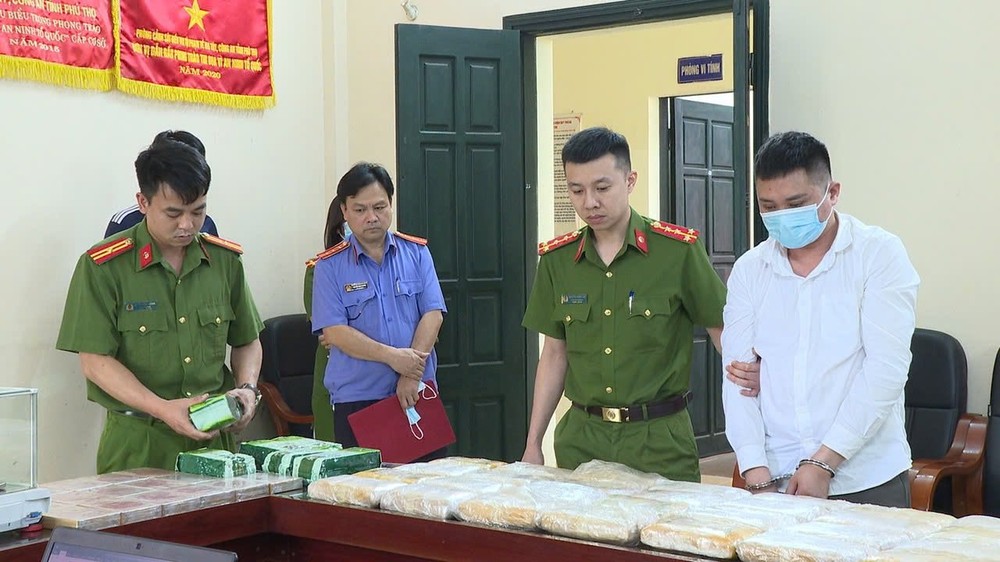 capt2-2325-7279.jpg.jfif