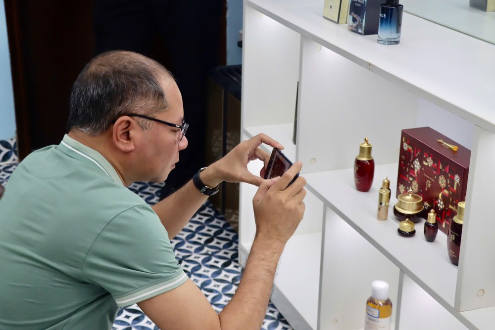 Visitors can learn to distinguish between genuine and counterfeit products. img-9958-3641-9369.jpeg.jpg