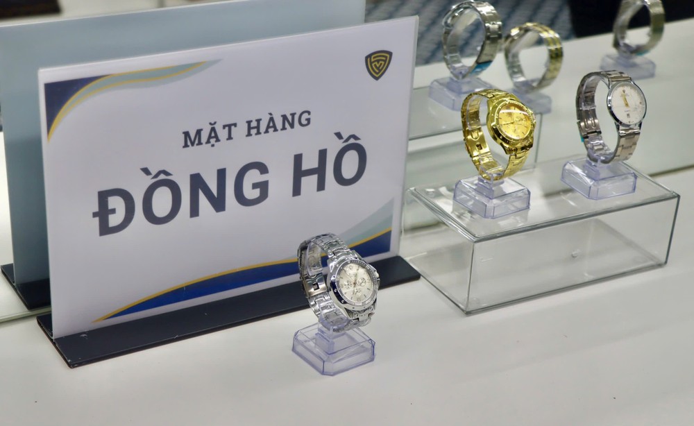 The main focus of this exhibition is on fashion products. img-9960-1596-5232.jpeg.jpg
