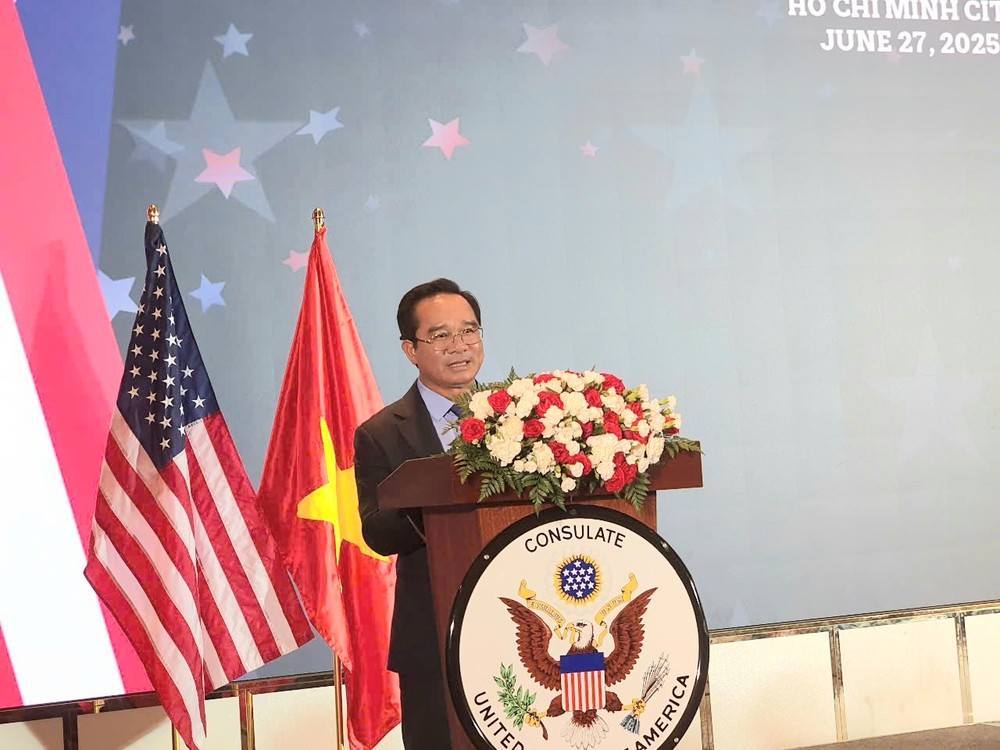 HCMC Chairman Nguyen Van Duoc delivers his remarks at the 249th anniversary of US Independence Day. img-20250627-175231-6154-1774.jpg.jpg