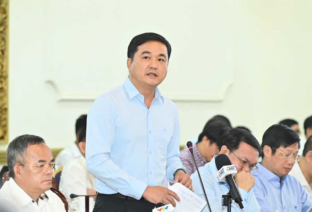 Director of the Department of Industry and Trade Bui Ta Hoang Vu speaks at the meeting. z6770350931420-6b29114faae7801610a9932a301c92d9-85-4306.jpg.jpg
