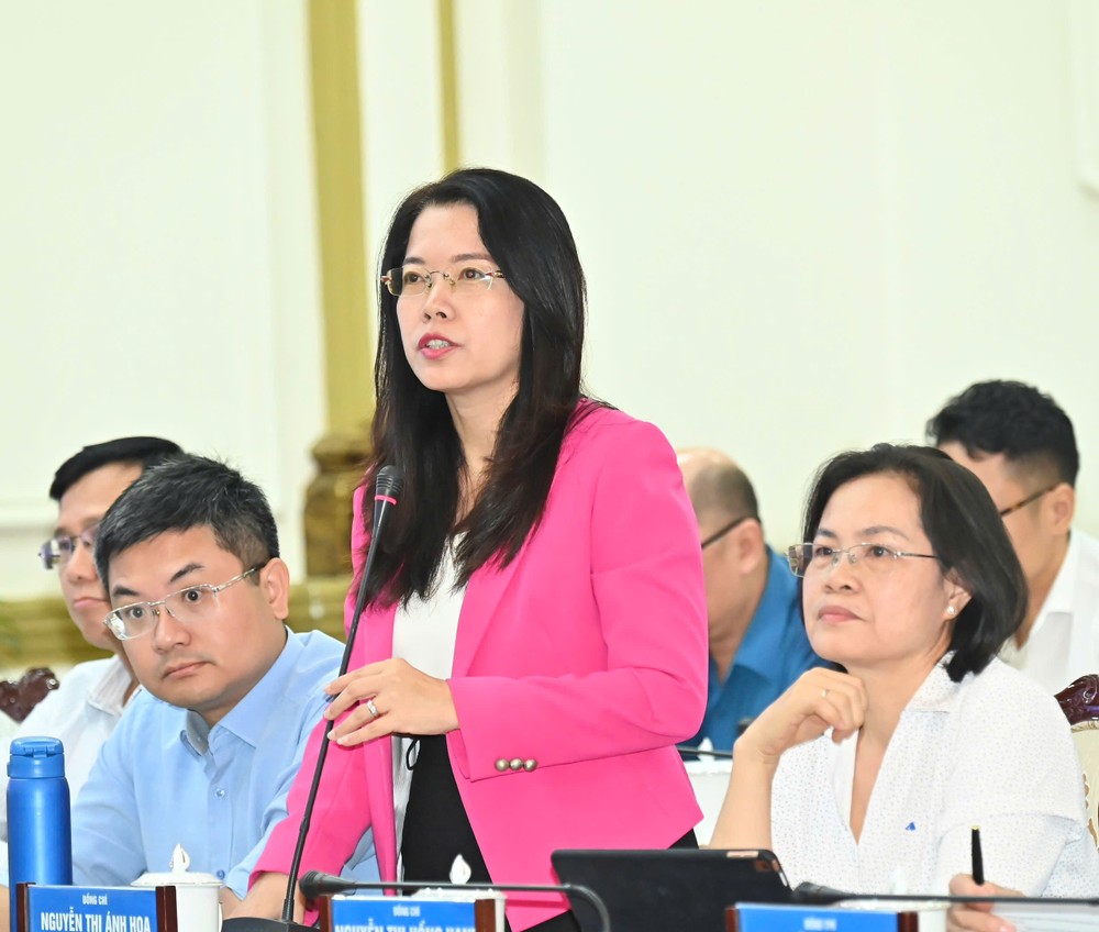 Ms. Nguyen Thi Anh Hoa, Director of the HCMC Department of Tourism, joins the discussion. z6770350956511-6a536351b47e4355fd267ab8bce18d35-2907-24.jpg.jpg
