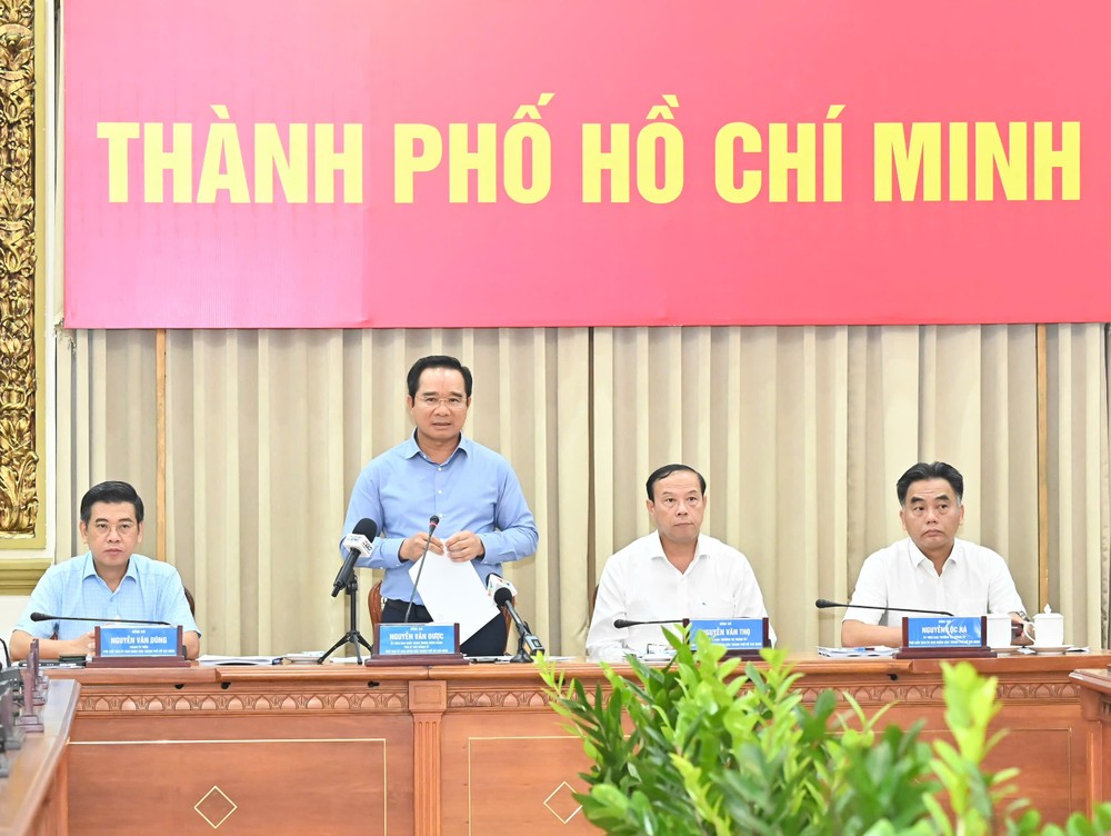 The Standing Committee of the HCMC People's Committee chairs the meeting. z6770351021212-b6ab63e424378c04c4e8d954d1ea07ed-8372-5028.jpg.jpg