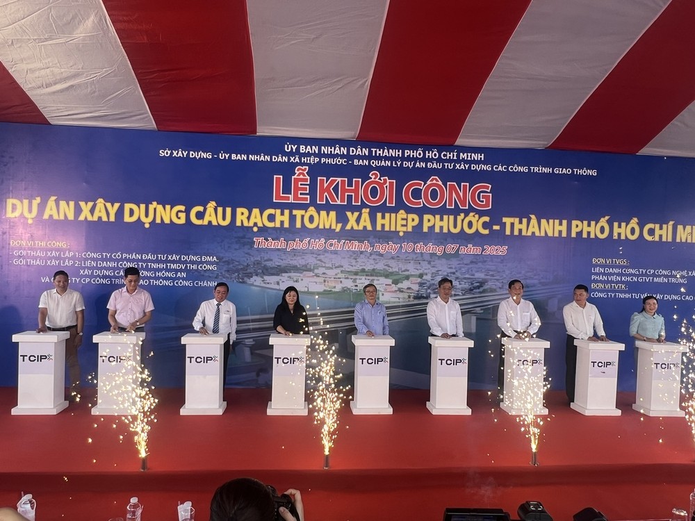 Groundbreaking button-pressing ceremony 10n-4183-6385.jpg.jpg