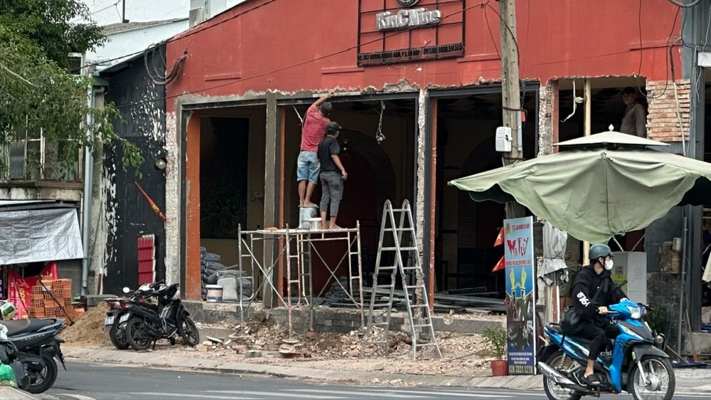 A repair project on Duong Quang Ham Street, An Nhon Ward, HCMC bo-giay-phep-xay-dung-h1-9897-2484.jpg.jpg