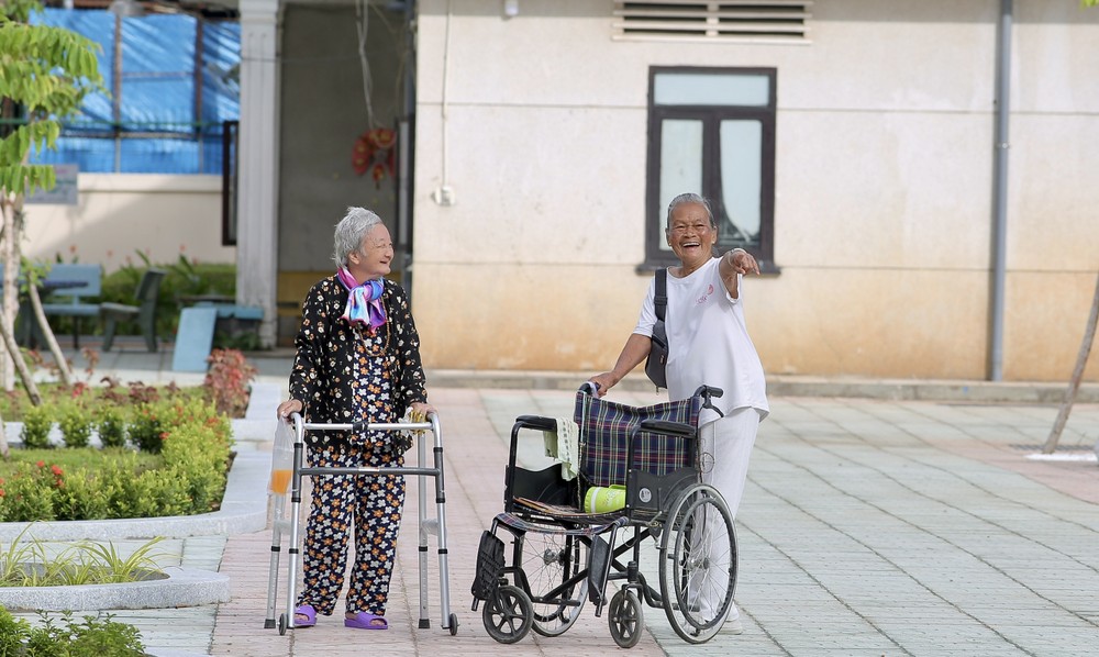 Elderly residents at Thi Nghe Nursing Center 3daa33abe39ee54b5507620c473b1c41-4008-5572.jpg.jpg