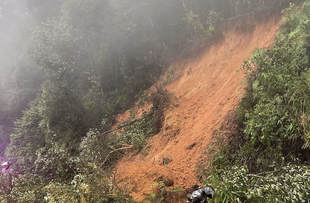 Landslide site at Phu My Pass, Lam Dong Province 1j0tfg8np-782b8u-8770-7979.jpeg.jpg