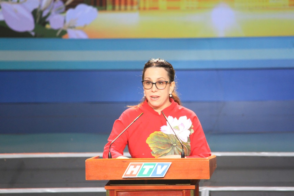 Ms. Ariadne Feo Labrada, Consul General of Cuba in HCMC, delivers a speech of gratitude. tls-cuba-6548-741.jpg.jpg